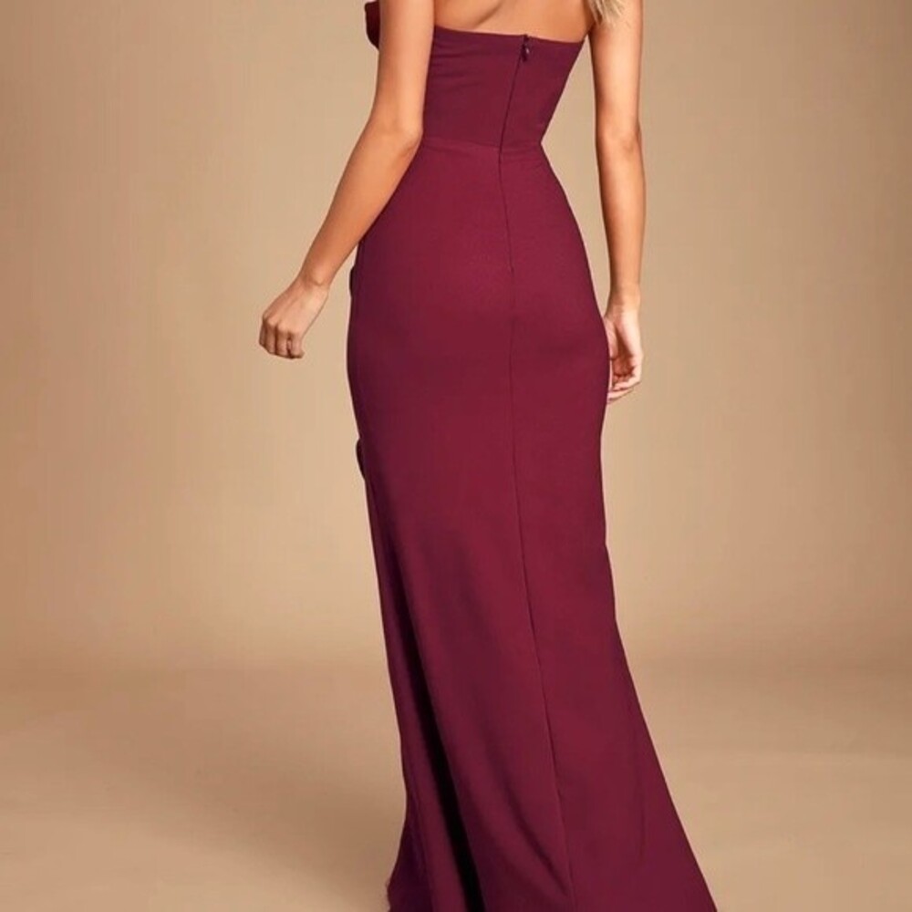 NWT Lulu’s Valerie Burgundy Ruffled Strapless Maxi Dress Size S - Picture 2 of 12